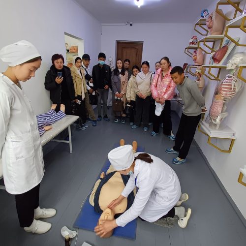 АЧЫК ЭШИКТЕР КҮНҮ: ТАНДАЛГАН КЕСИП – ТААЛАЙГА ЭШИК