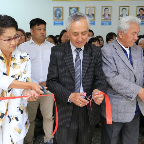 КОЛЛЕДЖИБИЗДЕ БҮТҮРҮҮЧҮЛӨРДҮН ГАЛЕРЕЯСЫ АЧЫЛДЫ.